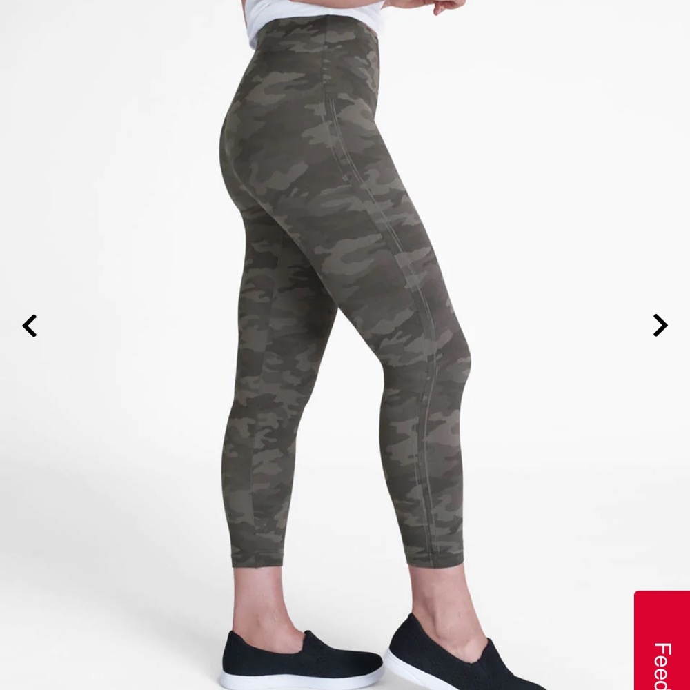 Spanx Look At Me Now Seamless Crop Leggings-XS